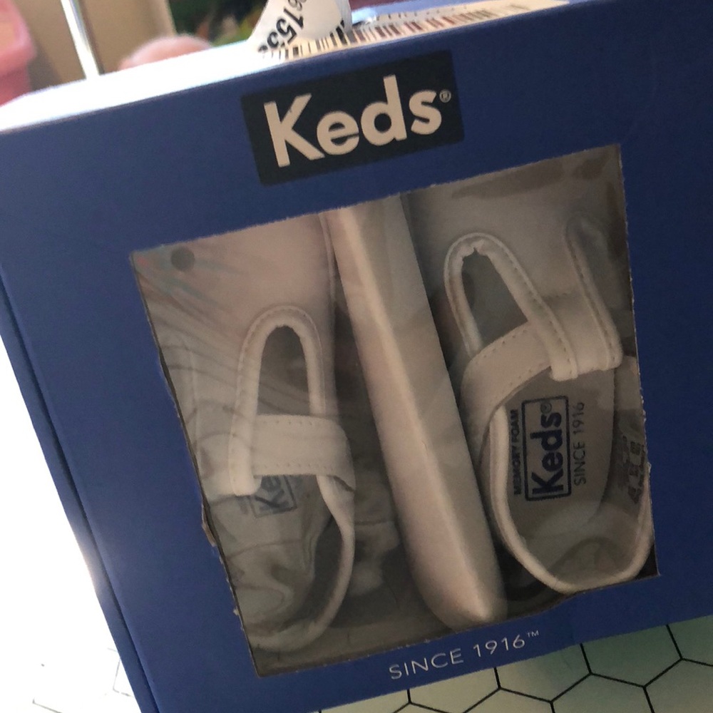 Toddler girl Mary Jane type sneakers